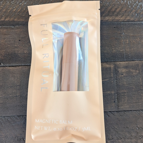 Full Ritual lip balm - Picture 2 of 4